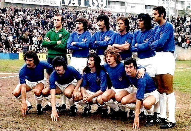 CLUB ATLÉTICO DE MADRID. Temporada 1975-76. Miguel Reina, Marcelino, Panadero Díaz, Adelardo, Heredia y Eusebio. Capón, Leal, Ayala, Leivinha y Gárate. R. C. D. ESPAÑOL DE BARCELONA 1 CLUB ATLÉTICO DE MADRID 0 Sábado 01/05/1976, 18:30 horas. Campeonato de Liga de 1ª División, jornada 32. Barcelona, estadio de Sarriá. GOLES: 1-0: 65’, Manolín Cuesta.