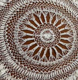 Sweet Nothings Crochet free crochet pattern blog, free crochet pattern for a table cover, photo of the table cover,