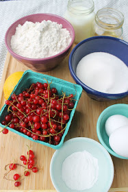 super easy recipe for currant + lemon muffins. could sub the currants for blueberries or cranberries!