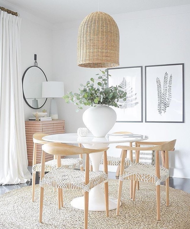 Modern Minimalist Dining Room Decor for Space