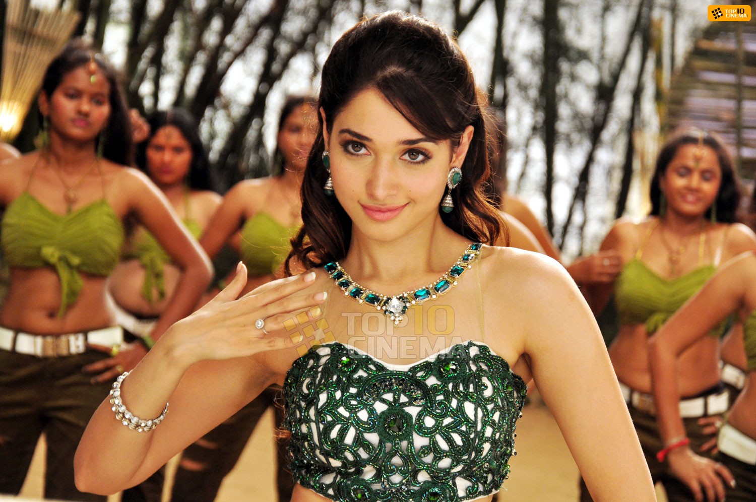 Tamanna Bhatia dancing in the song "Pudikale Pudikuthu" from the movie "Venghai"