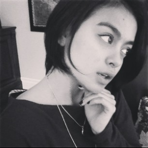  Foto Cantik Eva Celia Tersenyum