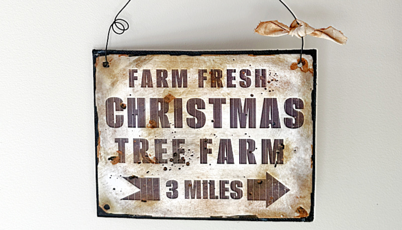 Distressed Christmas Tree Sign