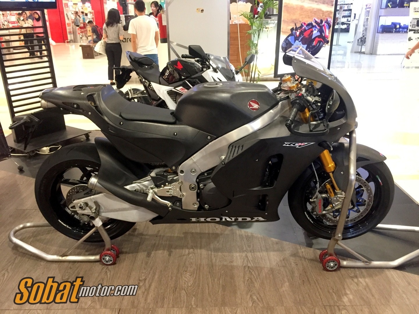Astra Honda Motor berikan kesempatan untuk menjajal langsung motor Marquez di MotoGP Street Experience RC 213V-S !