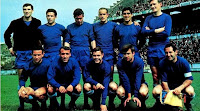 Selección de ESPAÑA - Temporada 1965-66 - Iríbar, Rivilla, Olivella, Luis Suárez, Reija y Zoco; Rifé, Del Sol, Marcelino, Carlos Lapetra y Gento - ESPAÑA 1 (Zaldúa), AJAX DE ÁMSTERDAM 2 (Cruyff y Prims) - 12/06/1966 - Partido de preparación del Mundial de Inglaterra - La Coruña, estadio de Riazor - Alineación: Iríbar (Betancort, 46'); Rivilla (Sanchís, 46'), Olivella (Gallego, 46'), Reija (Eladio, 46'); Del Sol (Pirri, 46'), Zoco (Glaría, 46'); Rifé (Villa, 46'), Luis Suárez (Adelardo, 46'), Marcelino (Zaldúa, 46'), Carlos Lapetra (Fusté, 46') y Gento (Peiró, 46')
