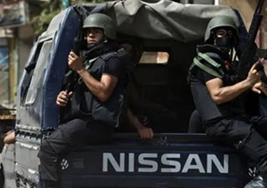 ضبط مخزن اسلحة متنوعة بمنزل عاطل بطما في سوهاج