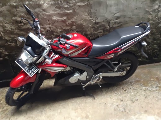 Iklan jual motor yamaha vixion warna merah tahun 2012 original