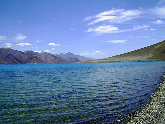 clear blue waters of ladakh lake