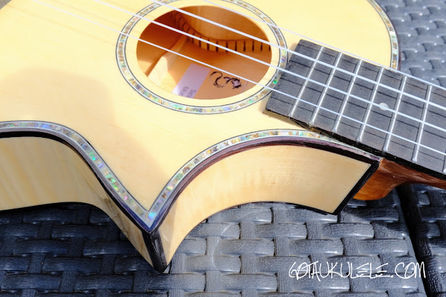 Isuzi SST-1T Tenor Ukulele decor