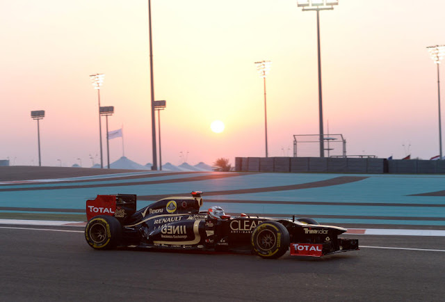 Kimi Raikkonen won a dramatic Abu Dhabi Grand Prix from Fernando Alonso as safety car periods helped Sebastian Vettel to third place.