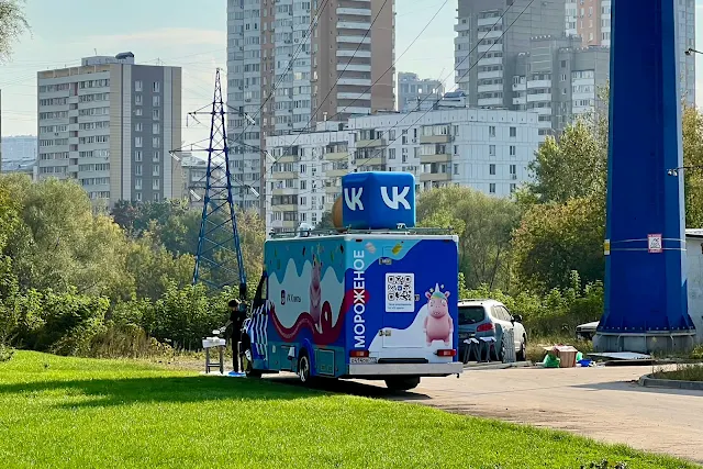 проспект Генерала Дорохова, фургон «Мороженое VK» проспект Генерала Дорохова, фургон «Мороженое VK»