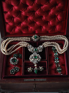 Lucky Emerald necklace historically inspired rhinestone jewellery