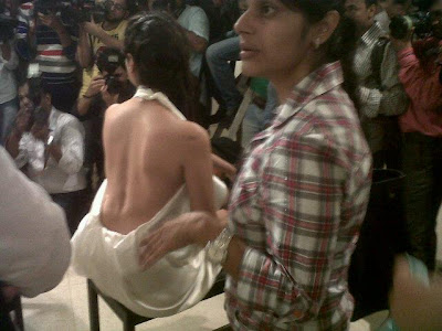 Aditi Rao Hydari flaunts her bare back 