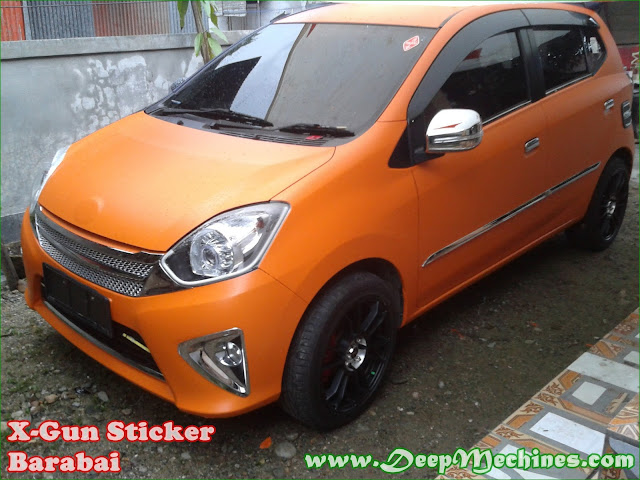 Gambar Pemasangan Sticker pada Toyota Agya