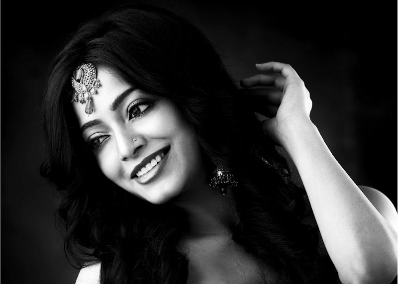 Actress Janani Iyer Hot Photo Gallery hot images