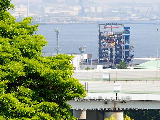 [横浜] 港の見える丘公園の展望台から撮ったガンダム