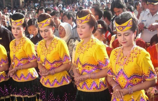 Pakaian Adat Sulawesi Tengah 