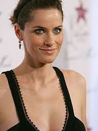 Amanda Peet.