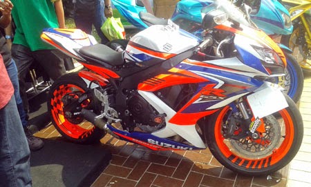 Yamaha R25 Dengan Knalpot Racing