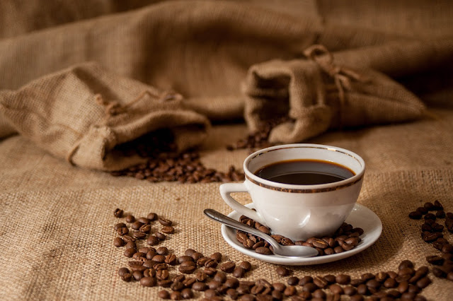 Kaffee kann beim Abnehmen helfen, den Stoffwechsel anregen und die Verdauung anregen