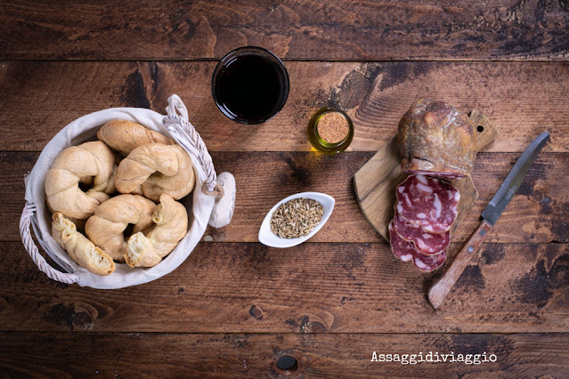 Taralli di Venafro con olio e semi di finocchio