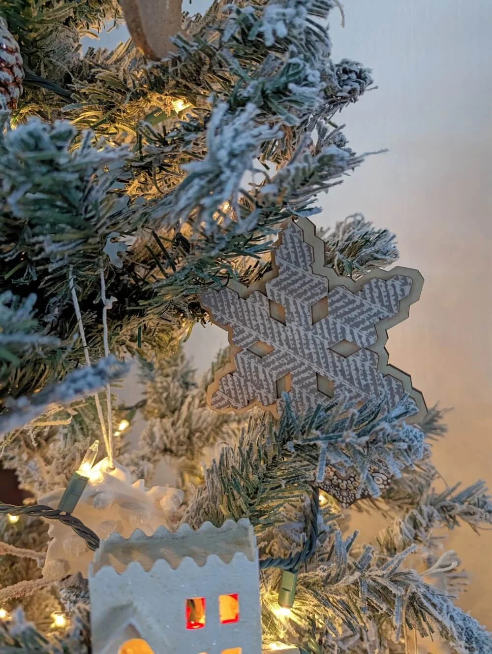 Scandinavian-Themed Christmas Tree