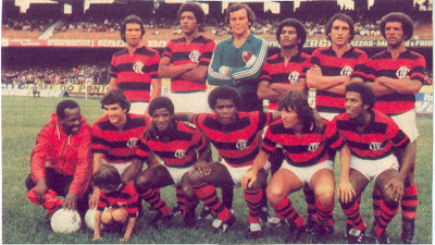 Jogadores do time de 1979 do Flamengo, que venceram naquele ano o Barcelona por 3 a 2 em uma partida realizada no Japão