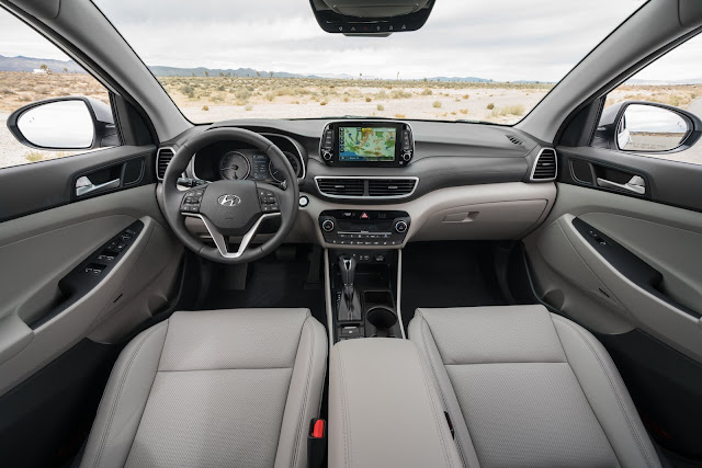 Interior view of 2019 Hyundai Tucson Limited