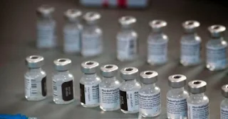 حرصا علي كبار السن والأكثر عرضة لمضاعفات كورونا..FDA توافق على جرعة معززة للقاح فايزر