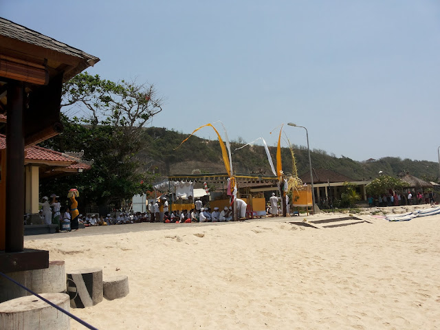 Upacara adat di Pantai Pandawa Bali