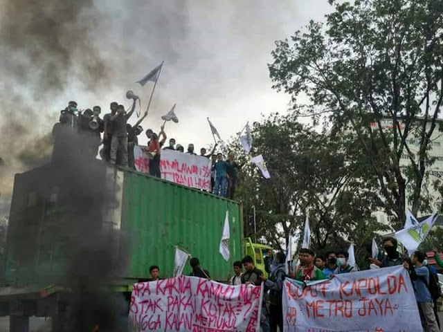 Ribuan Mahasiswa Hari Ini di Lima Puluh Daerah Unjuk Rasa "Copot Kapolres Jakpus!" 