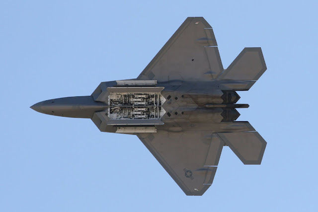 f-22 raptor fuselage weapons