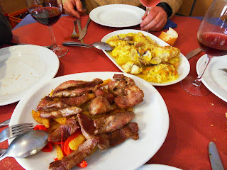 Pluma con patatas y pixín con almejas. H. y Restaurante Benidorm, Villamayor, Piloña. Grupo Ultramar Acuarelistas