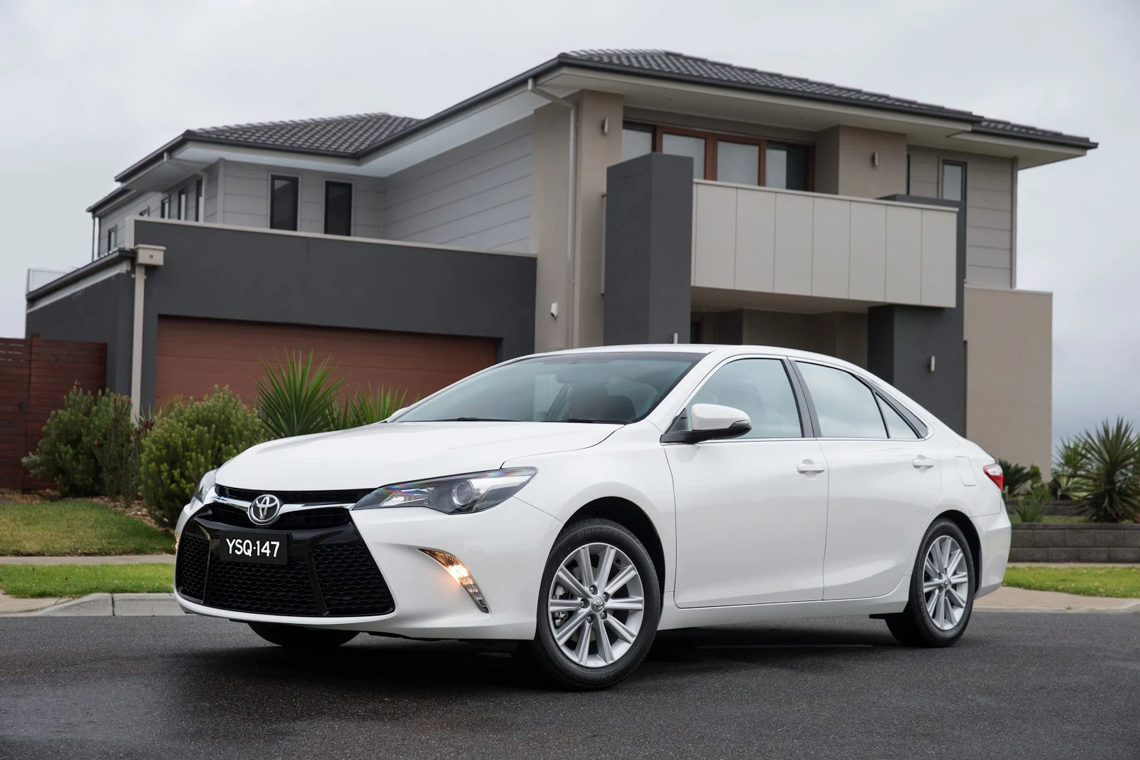 Đánh giá xe Toyota Camry 2016