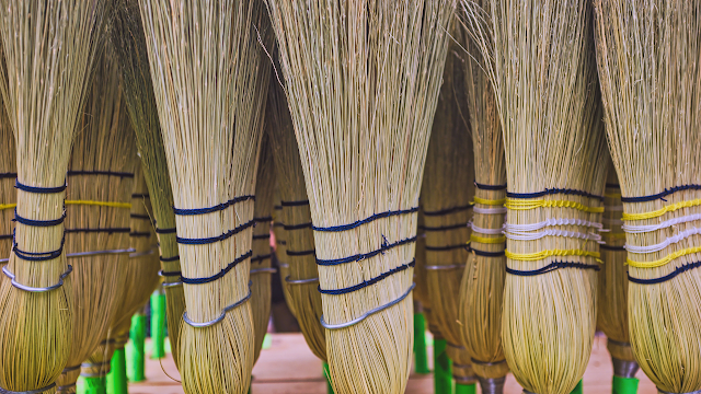 Space-Saving Solutions: 7 Compact Broom Holders for Tiny Homes