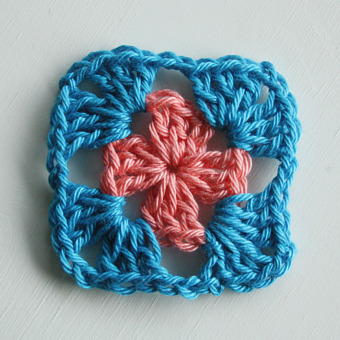 Granny square haken, uitleg | Granny square crochet tutorial - Happy in Red