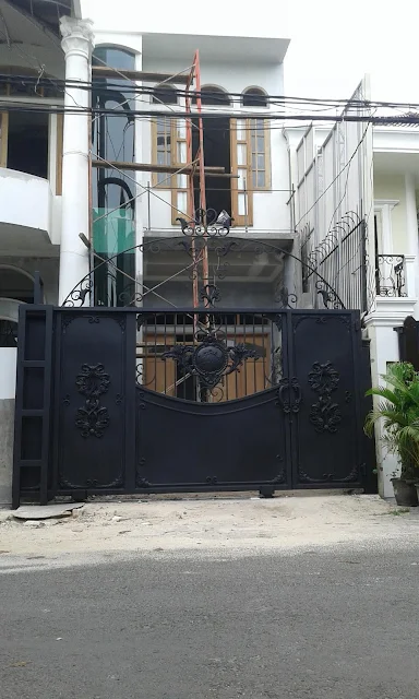 Pintu Gerbang Rumah Mewah