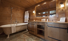 baño rustico de madera