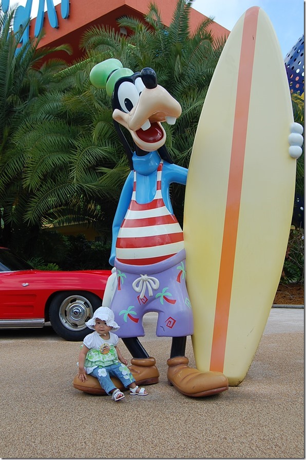 Hannah with Goofy Statue at Pop April 2010, 14 mos