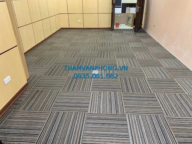 Thảm văn phòng, Thảm tấm kẽ sọc đế PVC cao cấp