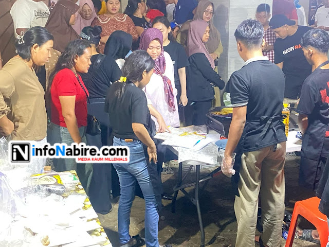 Suasana stand Kebab Turki Alibaba saat Cap Go Meh di Nabire