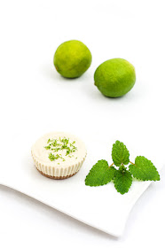 Mini raw lime tarts mini presne limetine tortice single on plate