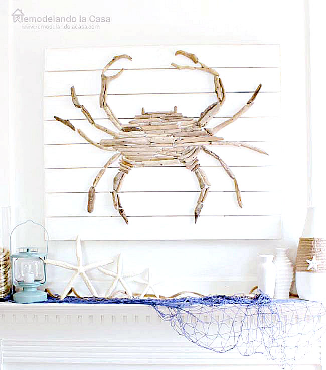 Summer Mantel with Driftwood Crab Art - Remodelando la Casa