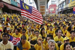 Malaysia Demo Besar Jalanan Berubah Menjadi Lautan Kuning