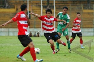 LAGA BRUTAL ! Persebaya DU vs Persepam . Satu Pemain Pingsan tak sadarkan diri