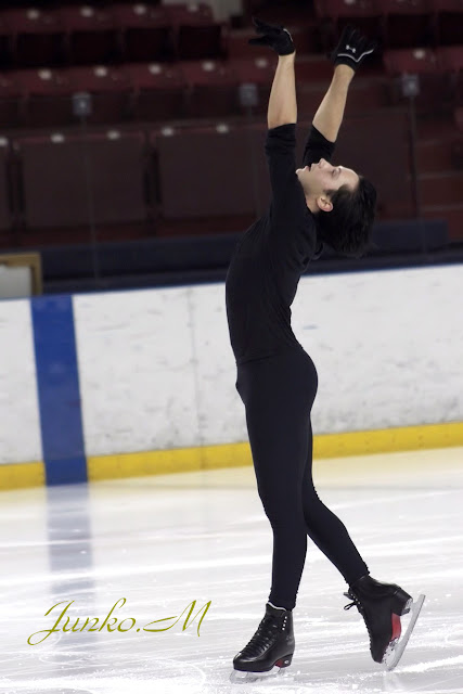 Johnny Weir. Photo © Junko Mi @ Binky's Johnny Weir Blog.