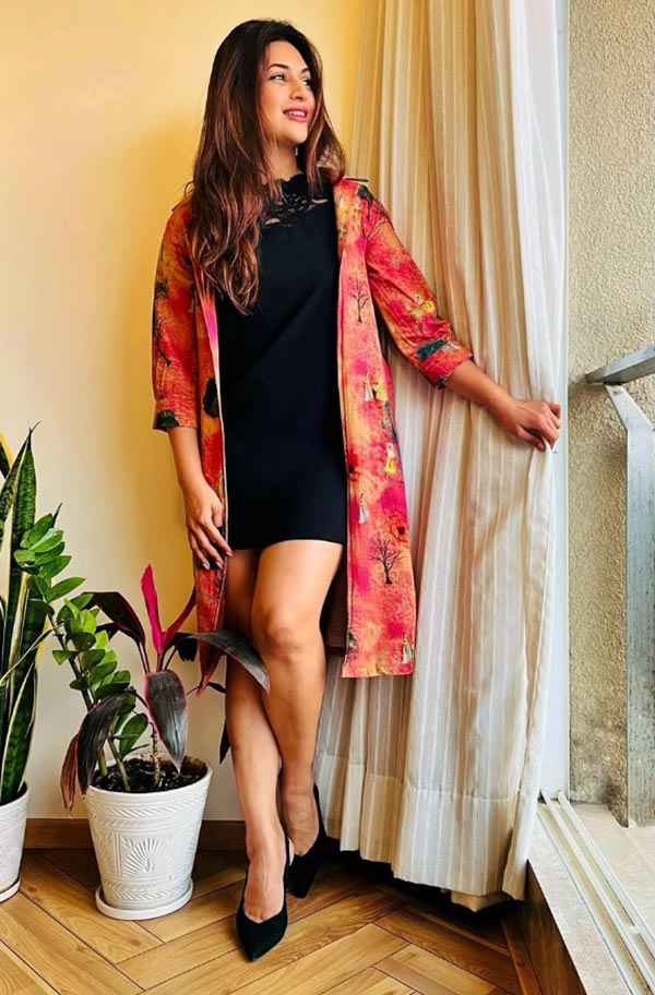 divyanka tripathi sexy legs short dress indian tv actress