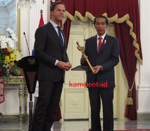 http://www.kampret.id/2016/11/keris-menjadi-simbol-kerjasama-yang-baik-antara-indonesia-dan-belanda-di-era-jokowi.html