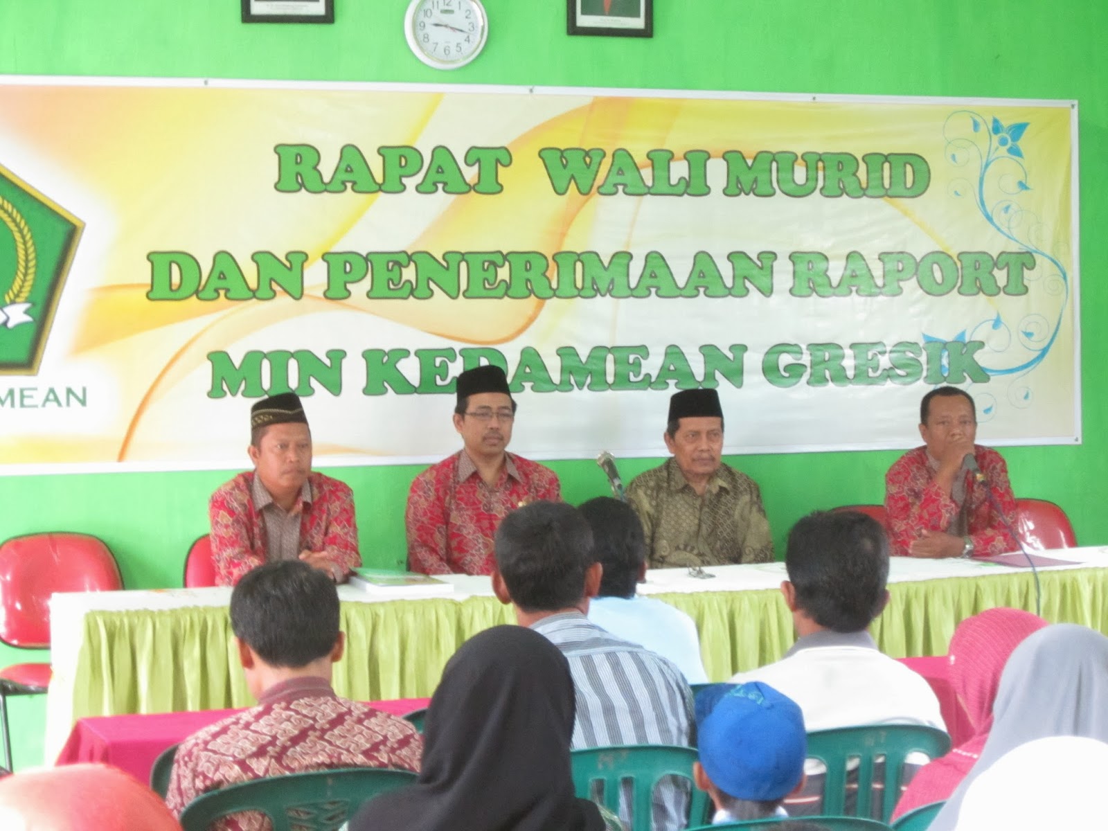 PENERIMAAN RAPORT UAS I MIN KEDAMEAN TAHUN PELAJARAN 2013/2014