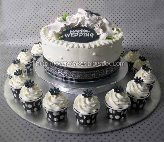 Wedding set of Cake Cupcakes 16pcs Chocolate Flavor with Buttercream 